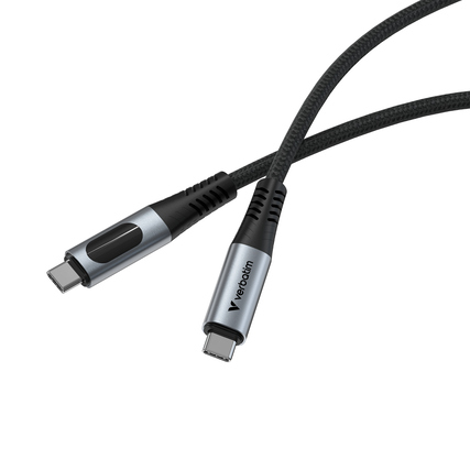 USB-C-Kabel mit geflochtenem Nylongehäuse und Metallanschlüssen, steckerseitig sichtbar.