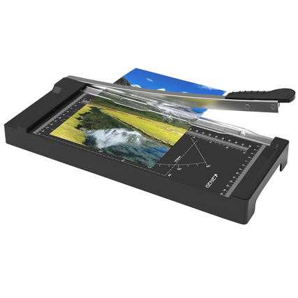 Hebelschneider mit transparentem Anpressschiene, Griff und Schnittlinien für verschiedene Formate.