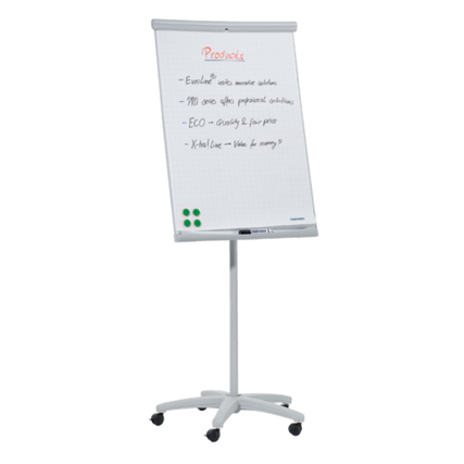 Mobiles Flipchart mit einem weißen Schreibfeld und einem Stativ auf Rollen.