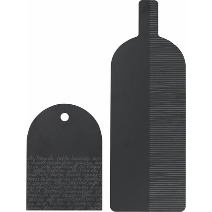 Zwei rechteckige Schieferplatten in unterschiedlicher Größe mit feiner Typografie und Linien.
