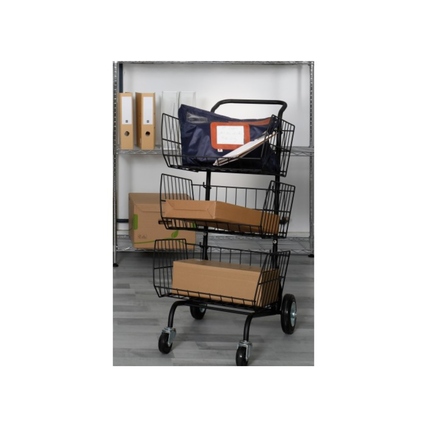Transportwagen mit drei Fachkörben und vier Rollen, auf einem neutralen Hintergrund.