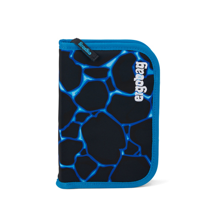 Schwarzes Federmäppchen mit blauer Kante und Muster in Form von Blasen oder Steinen.