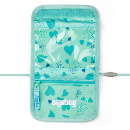Türkisfarbener Brustbeutel mit Herz-Muster und Sichtfenster, geöffnet und liegend.