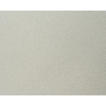 Hellbeiger Blumentopf mit strukturierter Oberfläche, geeignet für Pflanzenpflege im Außenbereich.