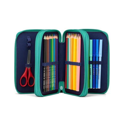 Geöffnetes Federmäppchen mit verschiedenen Stiften, Schere und drei Fächern in der Innenansicht.