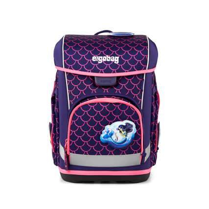 Schulranzen im Frontansicht mit Wellenmuster und buntem Aufnäher.