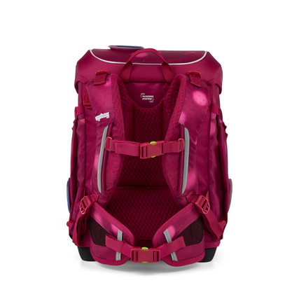 Rückansicht eines pinken ergobag Schulranzens mit gepolstertem Rücken und verstellbaren Gurten.