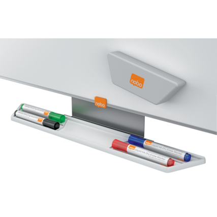 Magnet für Nobo Whiteboards mit Stifthalter und Markern in verschiedenen Farben.