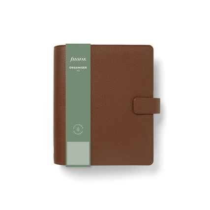 Brauner A5-Organizer aus Kunstleder mit einem grünen Etikett auf der Vorderseite.