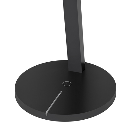 Schwarze Tischleuchte mit rundem Sockel und flachem Leuchtenkopf, minimalistisches Design.