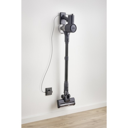 Bodenstaubsauger an der Wand mit vertikaler Ladestation zur einfachen Aufbewahrung.