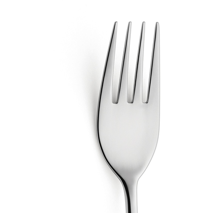 Edelstahlgabel mit vier Zinken auf weißem Hintergrund.