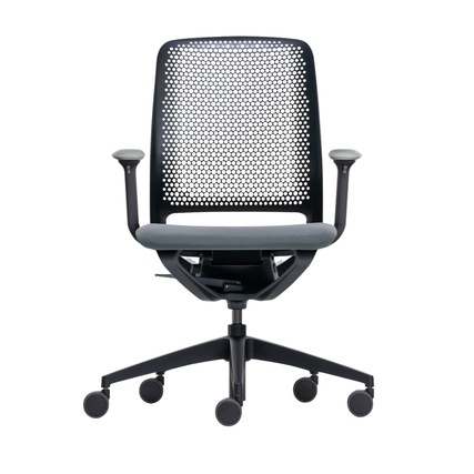 Dunkelgrauer Bürodrehstuhl mit perforierter Rückenlehne und gepolsterter Sitzfläche.