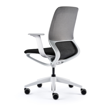 Bürodrehstuhl mit gepolstertem Sitz, netzartiger Rückenlehne und fünf Rollen in hellgrau.