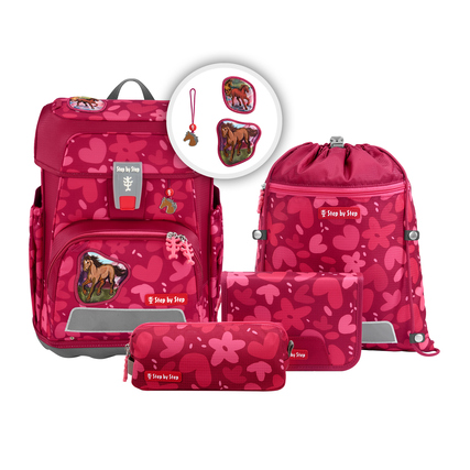 Roter Schulranzen mit Pferdemotiv und Zubehör, inklusive Sportbeutel und Federmäppchen.