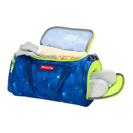 Blaue Sporttasche mit grünem Innenfutter, geöffnet und gefüllt mit Kleidung und Schuhen.