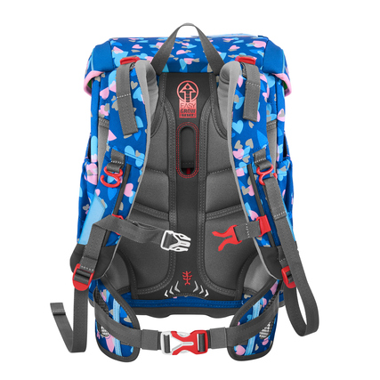 Rückansicht eines blauen Schulranzens mit ergonomischen Elementen und reflektierenden Flächen.