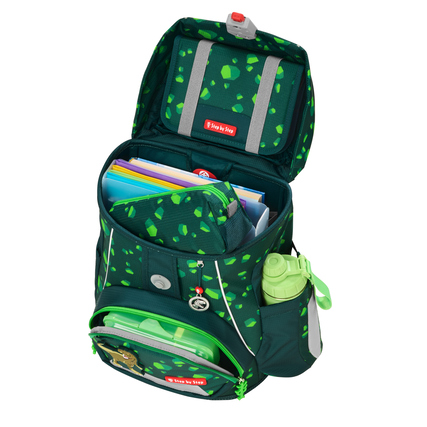 Schulranzen mit geöffnetem Deckel, gefüllt mit Heften, einem Wasserflasche und Zubehör.