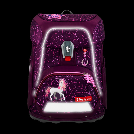 Lila Schulranzen mit Einhorn-Design und reflektierenden Elementen auf schwarzem Hintergrund.