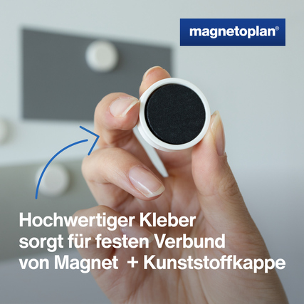 Ergo-Magnet mit ergonomischem Griffrand wird von einer Hand gehalten, auf grauer Tafeloberfläche.
