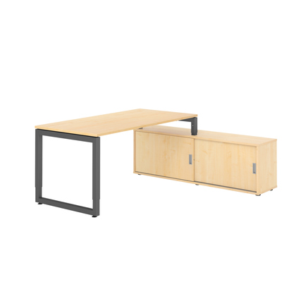 L-förmige Schreibtischkombination mit ahornfarbener Tischplatte und graphitfarbenem Gestell.