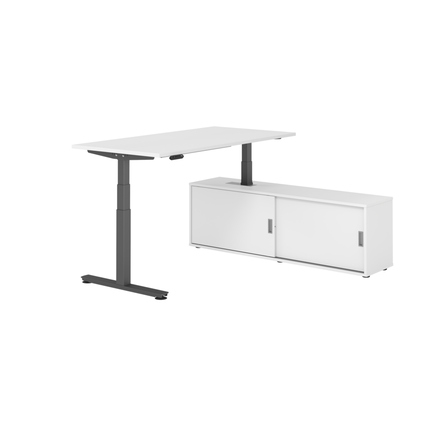 Schreibtischkombination mit höhenverstellbarem Tisch und Schuhschrank mit zwei Schiebetüren.