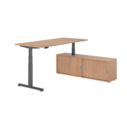 Schreibtischkombination mit höhenverstellbarem Tisch und zwei Schiebetüren in Nussbaum.