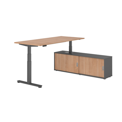 Schreibtischkombination mit höhenverstellbarem Tisch und Schrank mit zwei Schiebetüren.