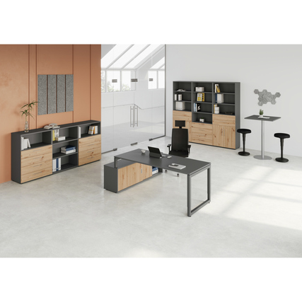 Schreibtischkombination mit höhenverstellbarem Tisch und Sideboard in graphit und asteiche.