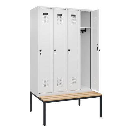 Kleiderspind mit vier Abteilen und untergebauter Sitzbank in verkehrsweiß.