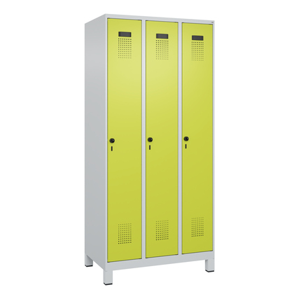 Kleiderspind mit drei Abteilen in lichtgrau und clowngrün, mit Belüftung und Schließfächern.