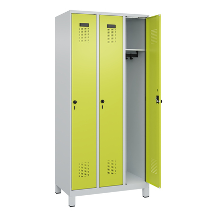 Kleiderspind mit drei Abteilen, lichtgrau und clowngrün, eine Tür geöffnet, Innenraum sichtbar.