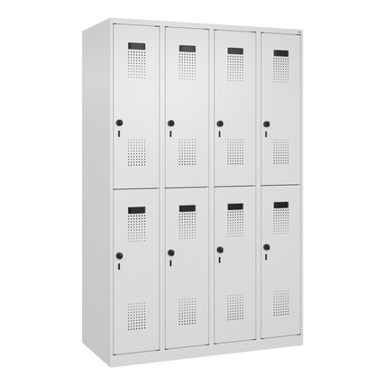 Doppelstöckiger, verkehrsweißer Kleiderspind mit sechs Fächern und Belüftungsöffnungen.