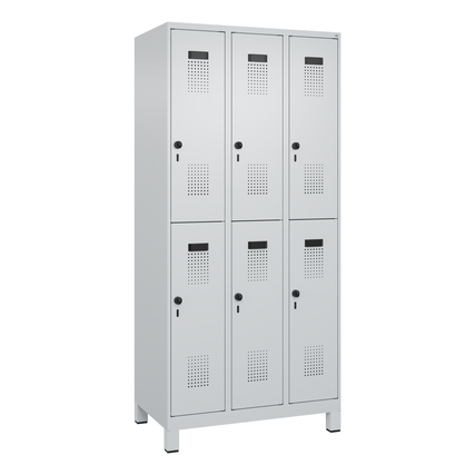 Doppelstöckiger, lichtgrauer Kleiderspind mit sechs Fächern und Standfuß.