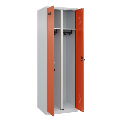 Zwei Abteile eines lichtgrauen Kleiderspinds mit orangefarbenen Türen, offen dargestellt.