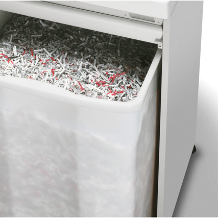 Sicht auf den voll gefüllten Schnittgutbehälter eines Aktenvernichters.