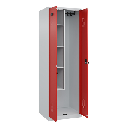Putzmittelschrank mit offenen Türen, Innenansicht zeigt Ablageböden und Garderobenstange.