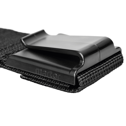 Detailansicht der Gürteltasche mit einem Clipverschluss und robustem Material.