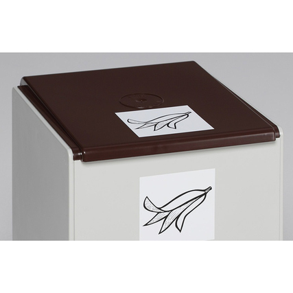 Brauner Deckel für eine Abfalltonne mit einem Aufkleber eines Blattes auf der Oberseite.