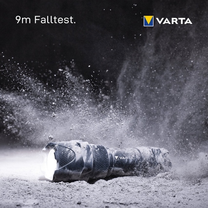 Varta Taschenlampe Indestructible F10 Pro Produktbild pa_anwendungsbeispiel_2 XL