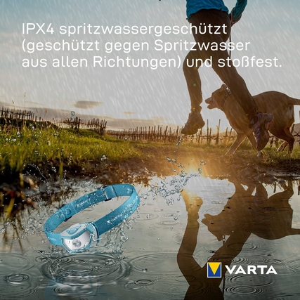Outdoor-Stirnlampe Varta in Nutzung, mit Fokus auf Wasser- und Stoßfestigkeit im Freien.