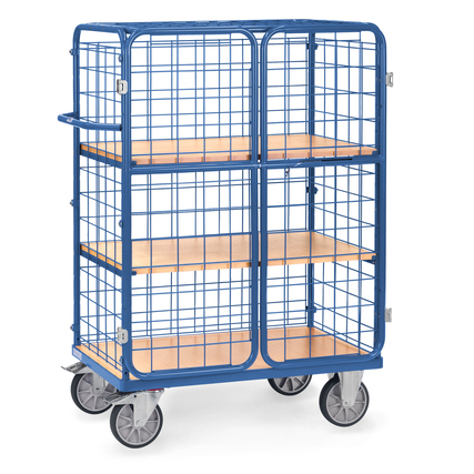 Blauer Fetra Etagenwagen mit Drahtgitterwänden und drei Holzablagen, auf vier Rollen.
