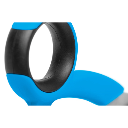 Nahaufnahme des ergonomischen Griffs einer asymmetrischen Universalschere mit Daumenöffnung.