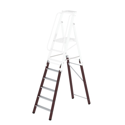 Flexible Plattformleiter mit Einsteckteil und 4 Stufen in Anwendungsbeispiel.