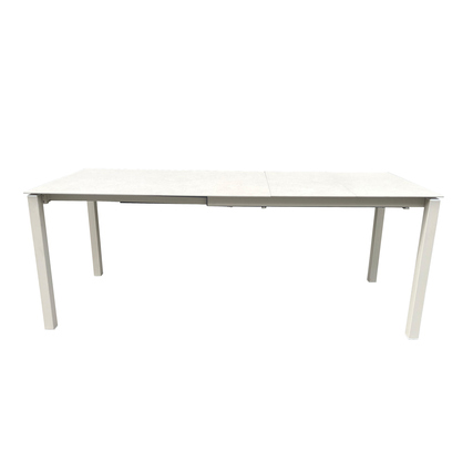 Gartentisch mit HPL-Platte in Zementoptik, ausziehbar, stabiler Rahmen, frontalansicht.