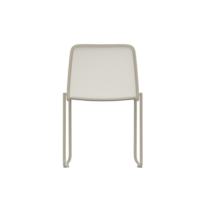Gartenstuhl Mase in sandfarbener Stahl-Konstruktion, Sicht auf die Rückseite mit Netzstruktur.
