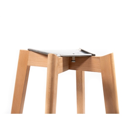 Barhocker mit Holzgestell und stapelbarem Design, Ansicht von oben auf die Sitzfläche.
