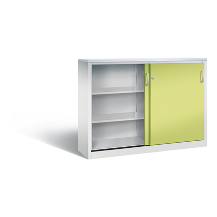 Stahl-Schiebetürenschrank in clowngrün mit einem Tür und offenen Regalböden, seitliche Sicht.