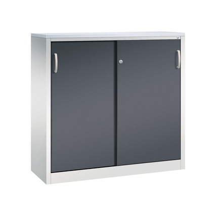 C+P Schiebetürenschrank Acurado 1.200 x 1.200 x 400 mm (B x H x T) 2 Fachböden Stahl Farbe der Front: schwarzgrau Farbe des Korpus: lichtgrau