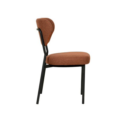 Gepolsterter Stapelstuhl Duko in Braun, seitliche Ansicht auf schwarzem Gestell.